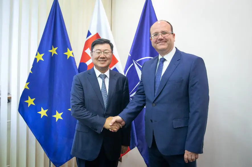 Minister Wlachovský prijal odchádzajúceho čínskeho veľvyslanca: Máme záujem o konštruktívne a vyvážené vzťahy