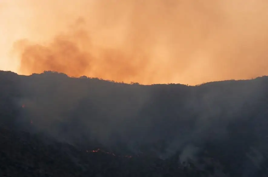 Blízko známeho chorvátskeho letoviska sa šíria prírodné požiare