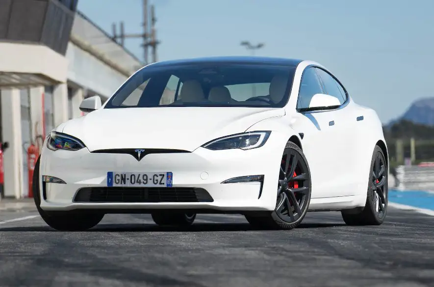 Automobilka Tesla chce v Indii vyrábať lacnejšie autá