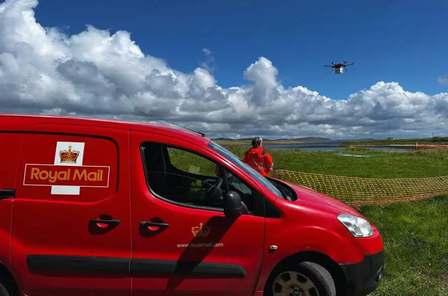 Obyvatelia škótskeho súostrovia Orkneje dostanú poštu letecky