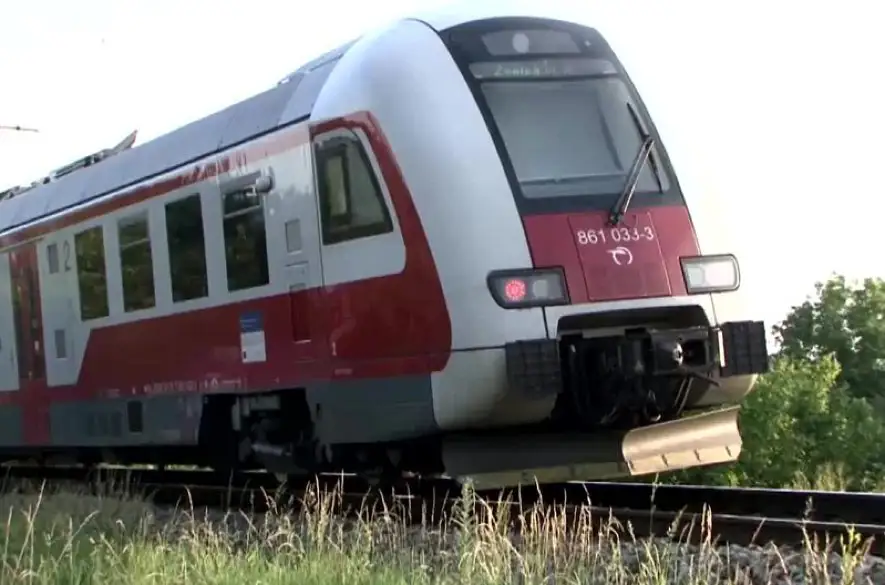V Prešove zrazil vlak muža, doprava na trati bola prerušená