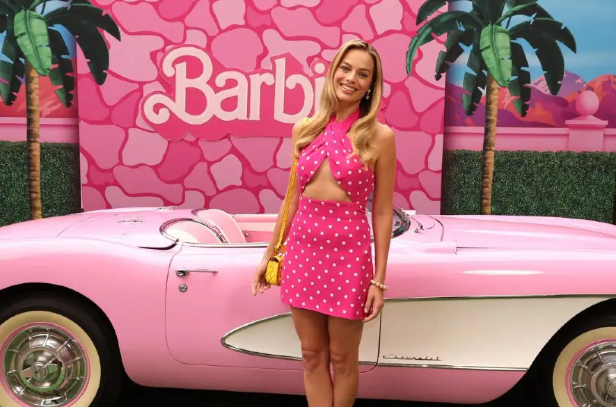 Prvý film "Barbie" pod taktovkou režisérky Grety Gerwig zarobil už vyše miliardy dolárov