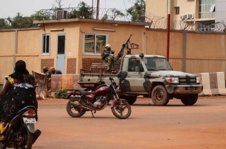 Útok v africkej Burkina Faso si vyžiadal približne 20 obetí; podozrievajú džihádistov