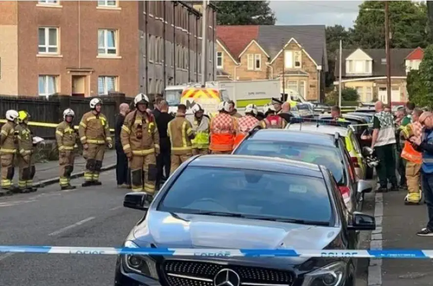 Z domu v Škótsku evakuovali okolo 80 ľudí, našiel sa tam nebezpečný materiál