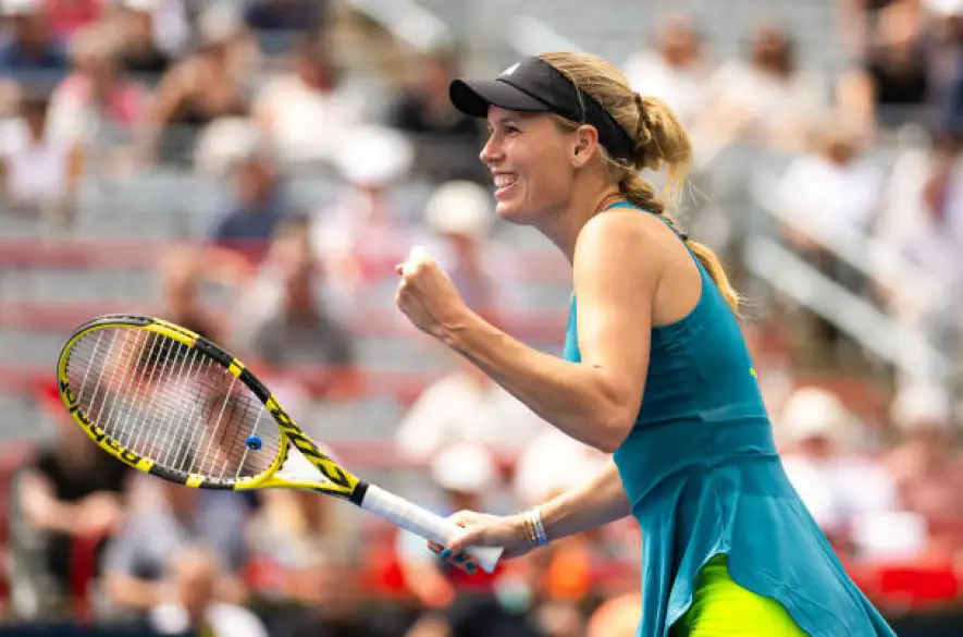 Dánska tenistka Wozniacka sa vrátila po vyše 3 rokoch na tenisové kurty. Haddadová Maiová a Fernandezová postúpili do 2. kola v Montreale