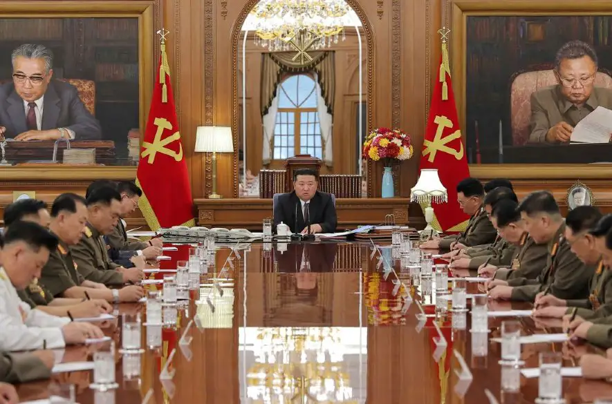 Severokórejský líder Kim Čong-un nariadil posilniť pripravenosť KĽDR na možný vojnový konflikt