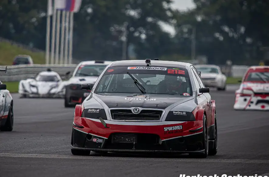 Druhé kolo podujatia Hankook Carboniacup na Slovakia Ringu