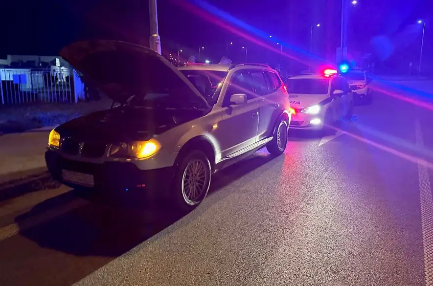 Vo Vrábľoch riešili kuriózny policajný prípad, vodič jazdil bez vodičského preukazu v ukradnutom aute
