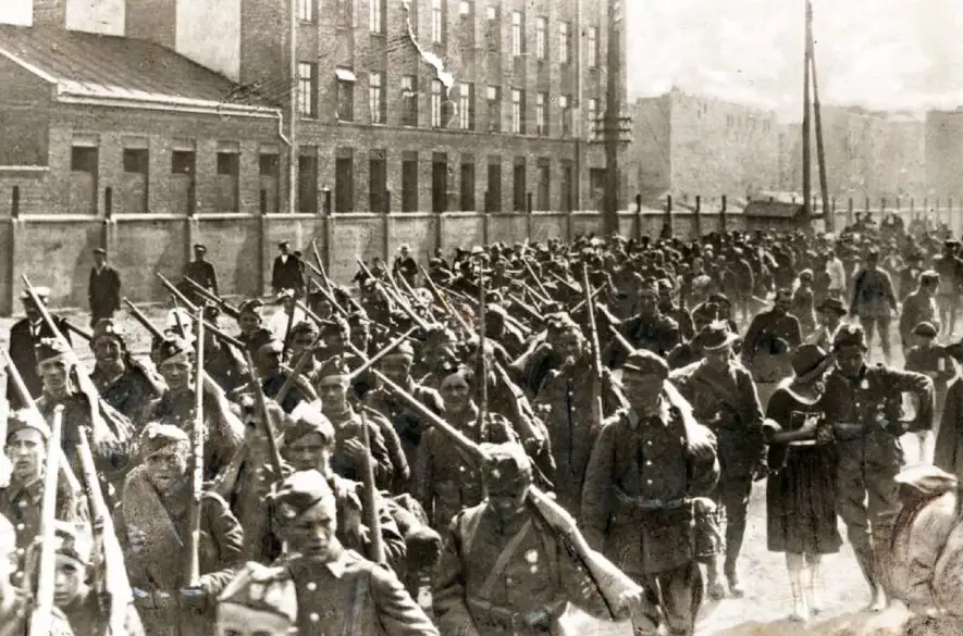 Vo Varšave sa na výročie "Zázraku na Visle" konala vojenská prehliadka