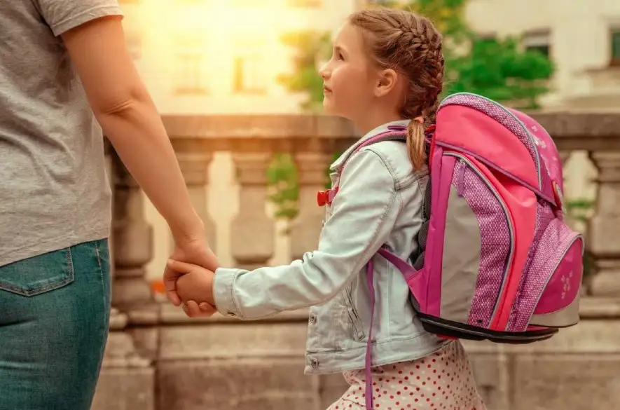 Náležitý výber školskej tašky je kľúčový pre zdravý rozvoj detí