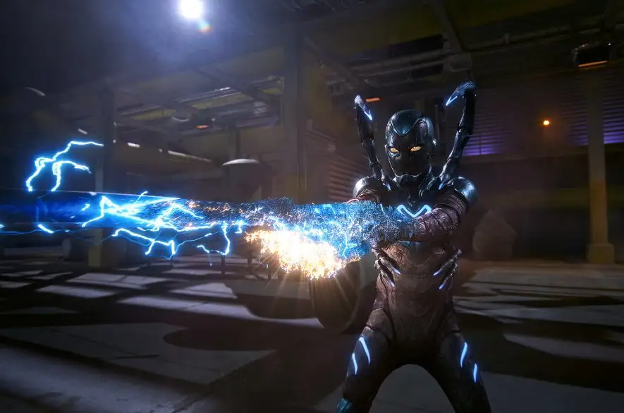 Do kín dorazil Blue Beetle, nový superhrdina v mimozemskom brnení s toľkými možnosťami!