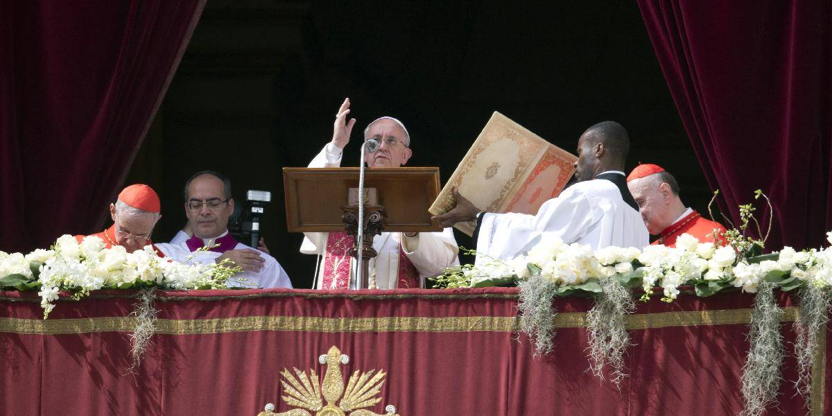 Pápež odslúžil veľkonočnú omšu, udelil požehnanie