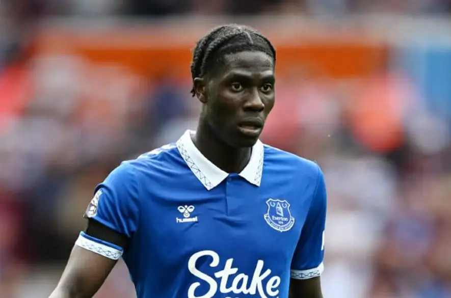Belgický futbalista Amadou Onana sa stal terčom rasistického útoku, Everton incident odsúdil