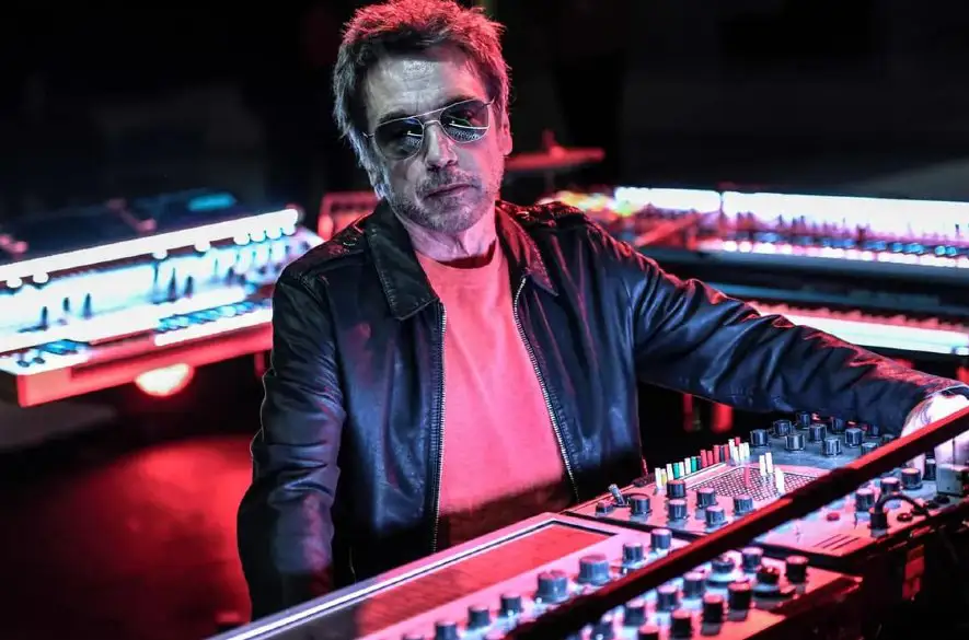 Klávesový mág Jean-Michel Jarre oslávi 75. narodeniny
