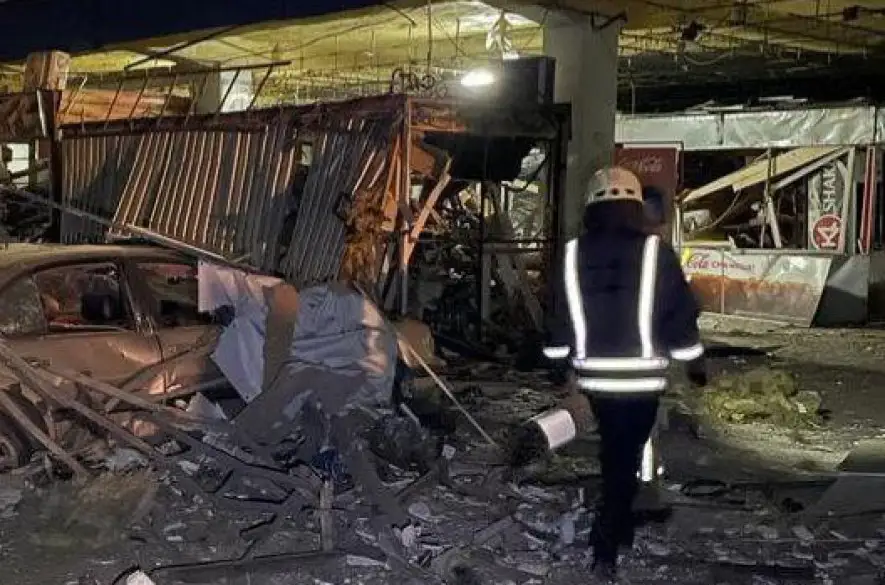 Najmenej sedem zranených hlásia pri ruskom raketovom útoku na ukrajinské mesto Dnipro