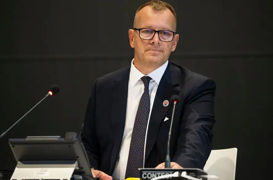 Podľa Borisa Kollára sa odmietnutie diskusie s politikmi môže bankám vrátiť