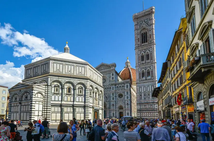 Nemeckí turisti sú podozriví z poškodenia Vasariho koridoru v meste Florencia v Taliansku