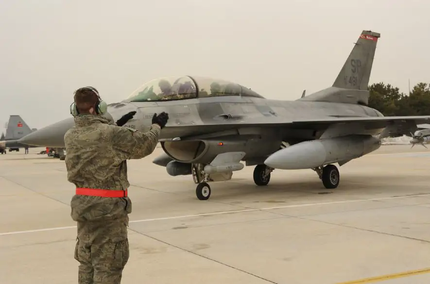 Pentagón: Výcvik ukrajinských pilotov na stíhačky F-16 sa začne v októbri