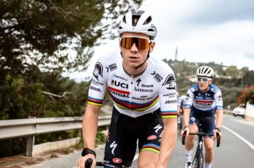 Belgický cyklista Evenepoel má za cieľ obhájiť triumf na Vuelte: "Mám veľkú motiváciu"