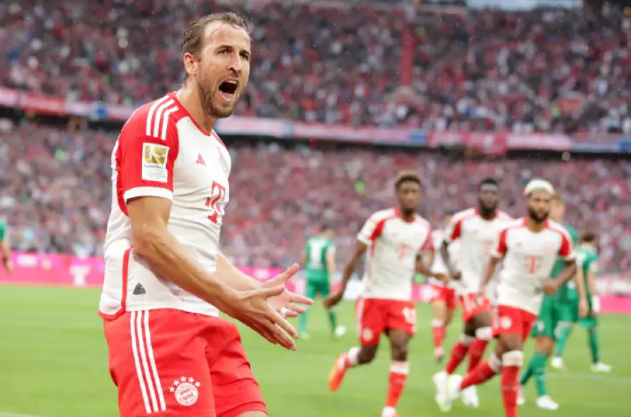 Bayern zvíťazil nad Augsburgom 3:1, dvojgólový Kane