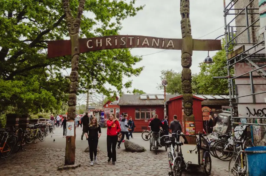 Obyvatelia štvrte Christiania v Kodani žiadajú uzatvorenie ulice s drogami