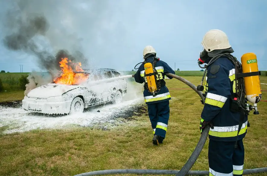 Podpálené auto