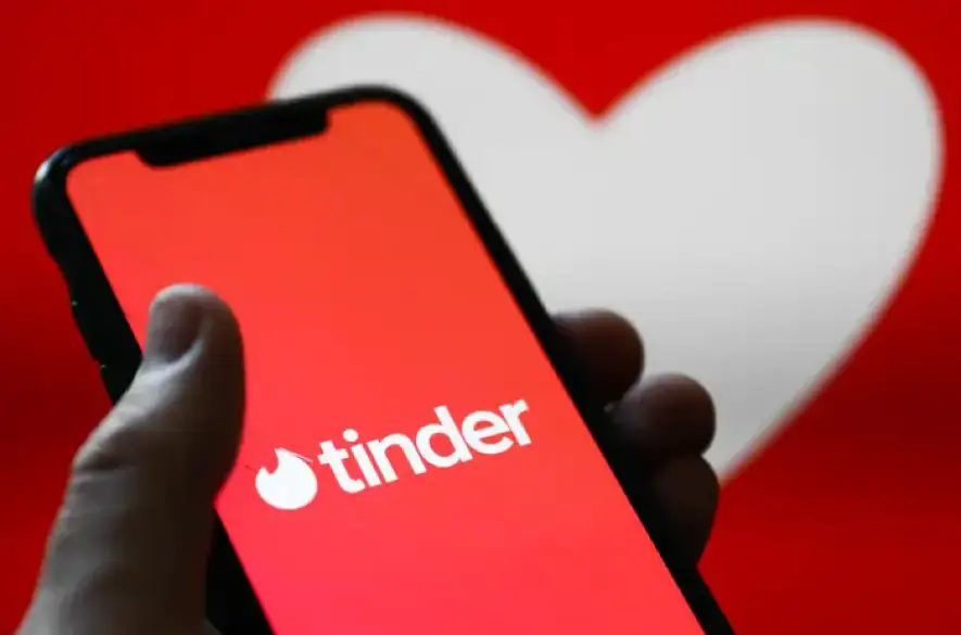 Randenie. Na slepo, cez Tinder, či čaro chémie v reálnom živote? Pýtali sme sa odborníčky na klady a zápory online šialenstva