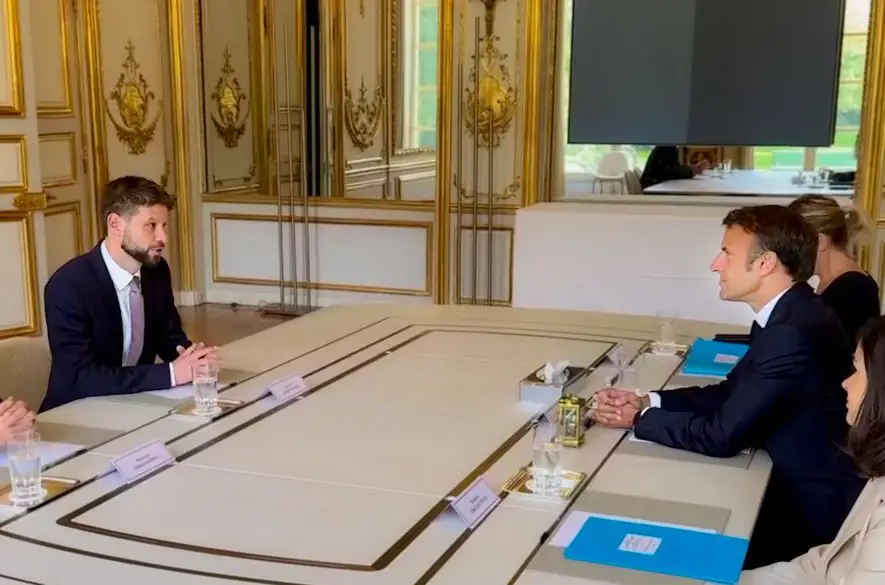 Predseda PS Michal Šimečka sa stretol s francúzskym prezidentom Emmanuelom Macronom