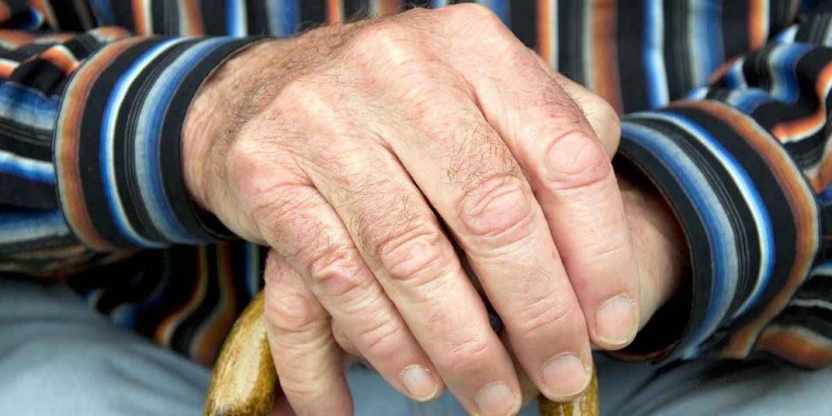 Odvážny dôchodca (76) chcel zabrániť lúpeži, páchateľov našli