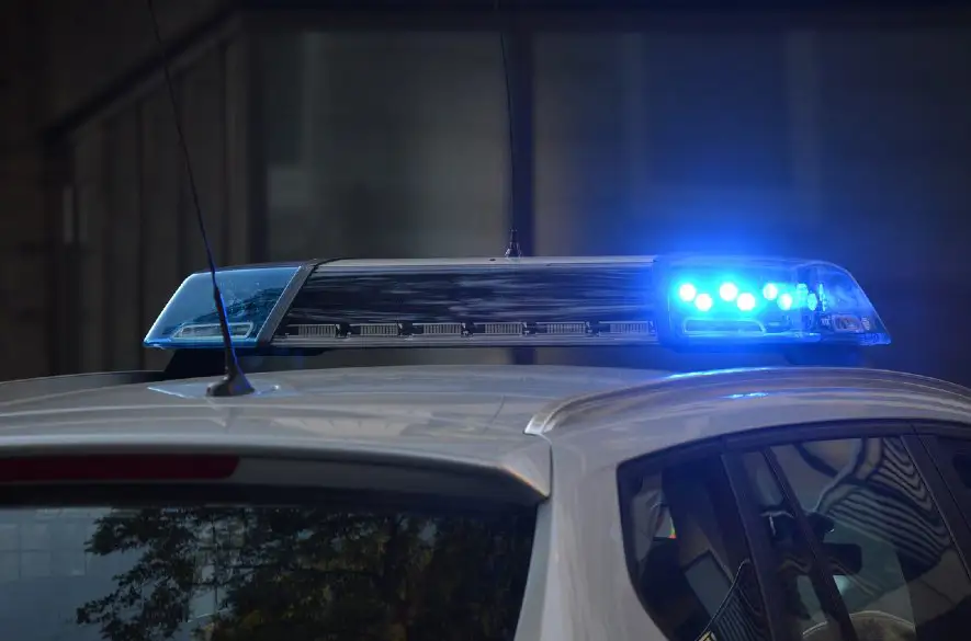 Počas jazdy mu odpadlo koleso z auta, neskôr poďakoval mladým policajtom za pomoc