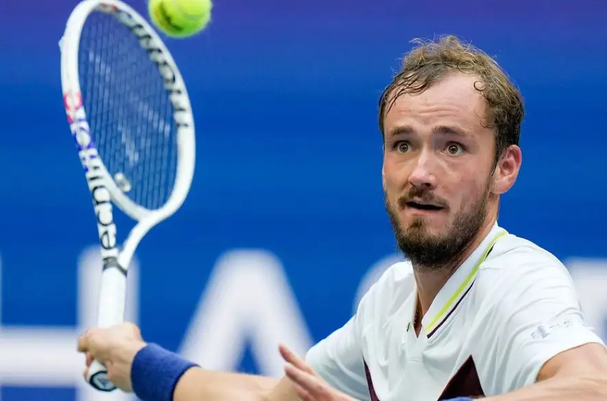 Rus Medvedev postúpil do semifinále US Open: "Podmienky boli brutálne"