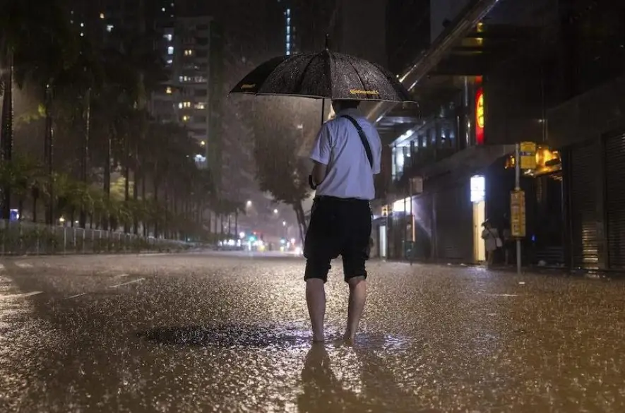 Hongkong zasiahli po tajfúne najsilnejšie dažde za 140 rokov