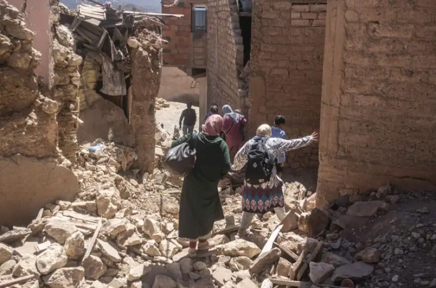 Počet obetí zemetrasenia v Maroku presiahol 1000