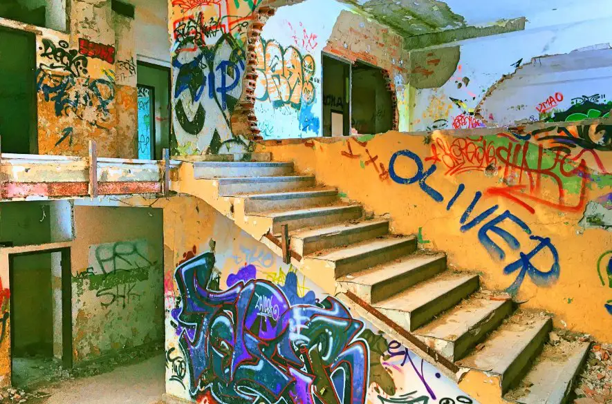 Poznáte urbex? Schátrané opustené miesta lákajú fotografov, modelky aj zvedavých návštevníkov. Pozrite si úlovky bratislavských urbexerov