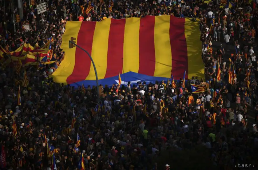 Barcelonu zaplnili desaťtísíce podporovateľov nezávislosti Katalánska