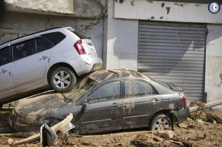V dôsledku záplav zahynulo v líbyjskej Derne najmenej 2300 ľudí