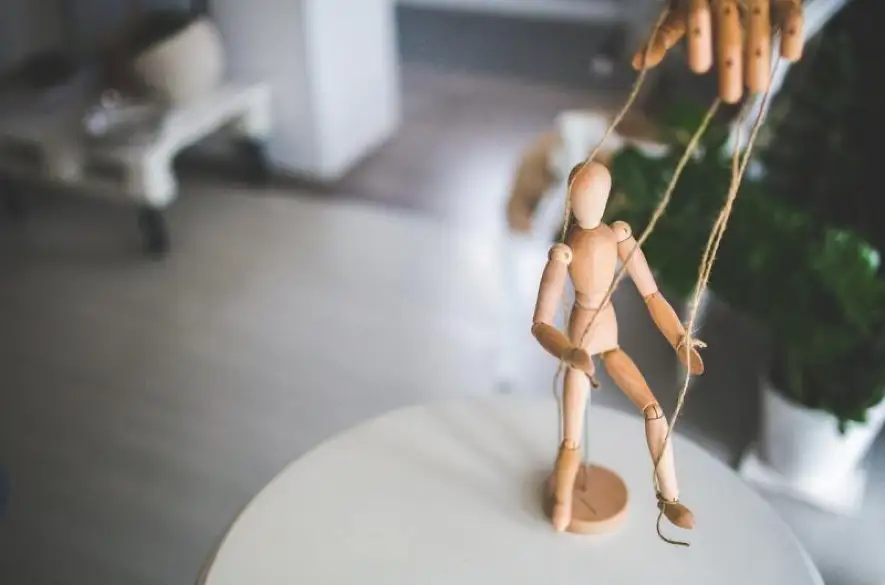 Manipulácia cez médiá: Tanec s relatívnou pravdou a klamstvom?