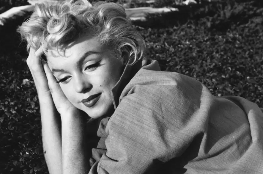 Nežná Marilyn, štýlová Hepburn či asertívna kráska Jane Russell. Prečo sú ženské ikony zlatej éry Hollywoodu doposiaľ nezabudnuteľné