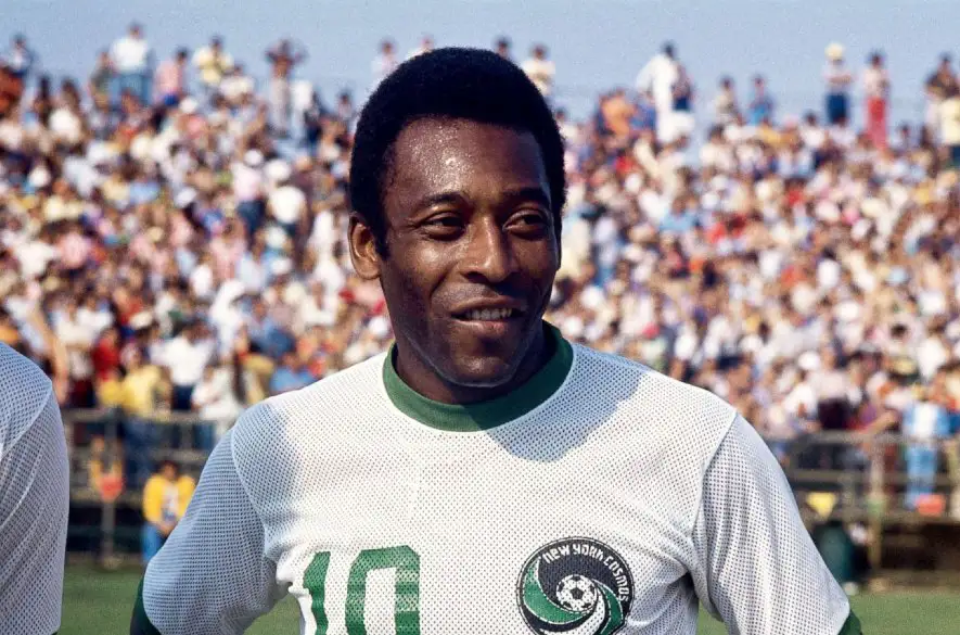 Legendárny futbalista Pelé bude mať na Slovensku sochu, prídu ju odhaliť brazílske legendy