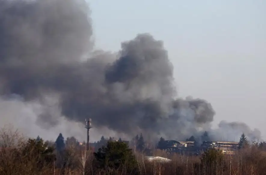 Ukrajinské mesto Ľvov čelilo útoku dronmi, starosta hlásil explózie aj požiar