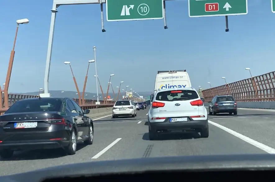 Vodiči pozor! V noci z piatka na sobotu úplne uzavrú Prístavný most , obchádzka   povedie cez most Apollo