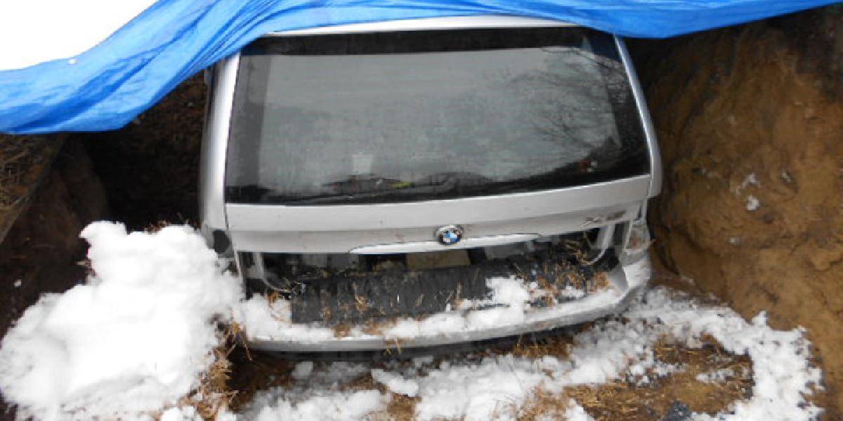 Poisťovací podvod: Auto zakopal na záhrade, poistku mu vyplatili