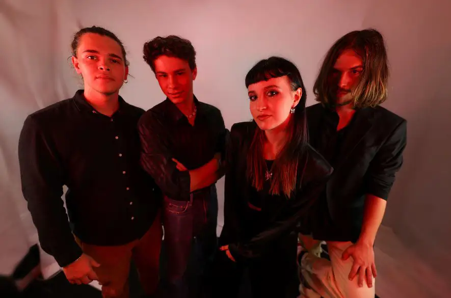 Anika IRIS: Eye contact. Mladá speváčka prichádza so svojim v poradí už piatym singlom