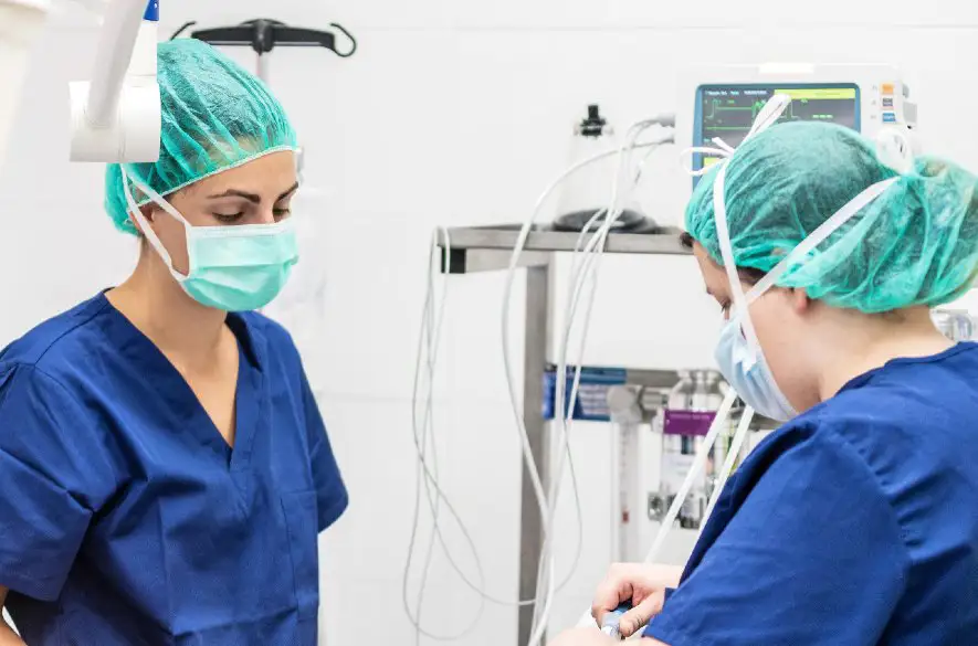 Zdravotníci z Ukrajiny sa opäť môžu uchádzať o grant na preplatenie doplňujúcej skúšky