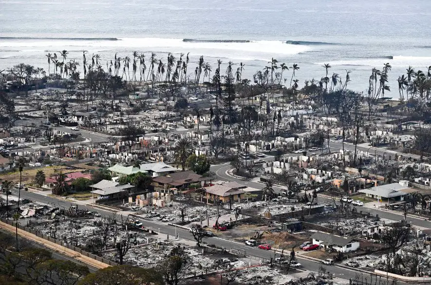 Obyvateľom požiarom zničenej oblasti na ostrove Maui umožnili návrat