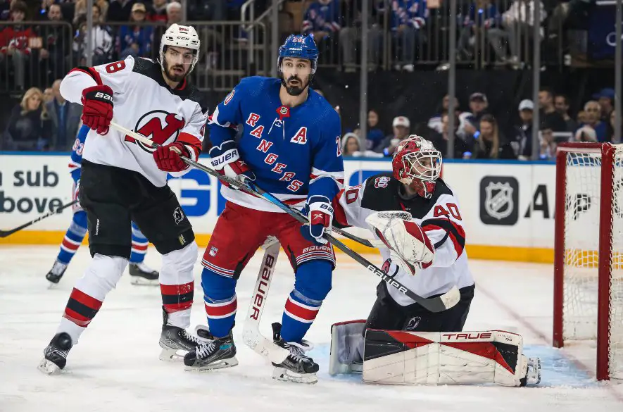 Slovenský hokejista Šimon Nemec prispel asistenciou k triumfu New Jersey na ľade NY Rangers