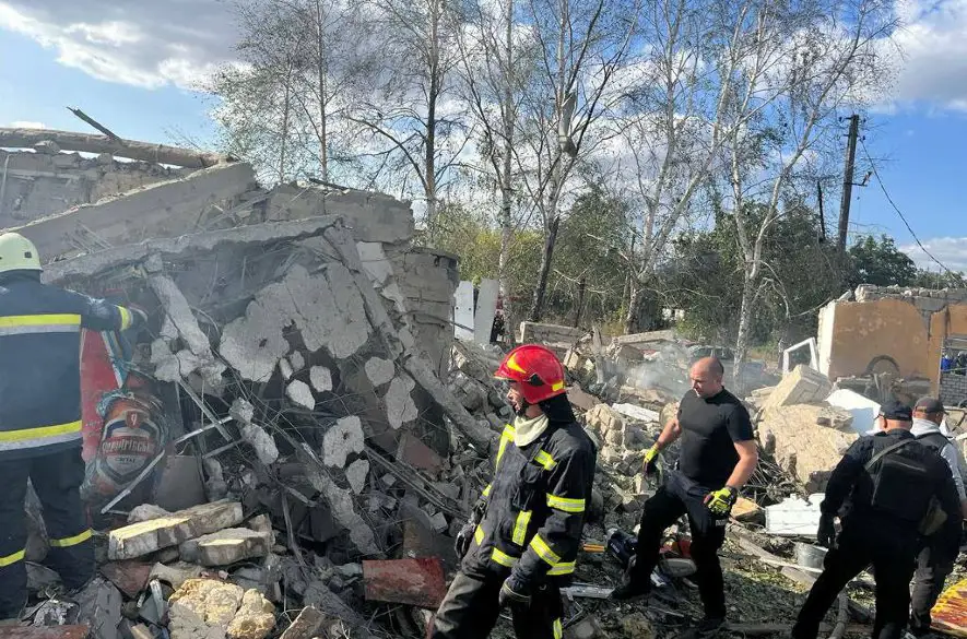 Pri ruskom raketovom útoku v Charkovskej oblasti zomrelo 48 ľudí