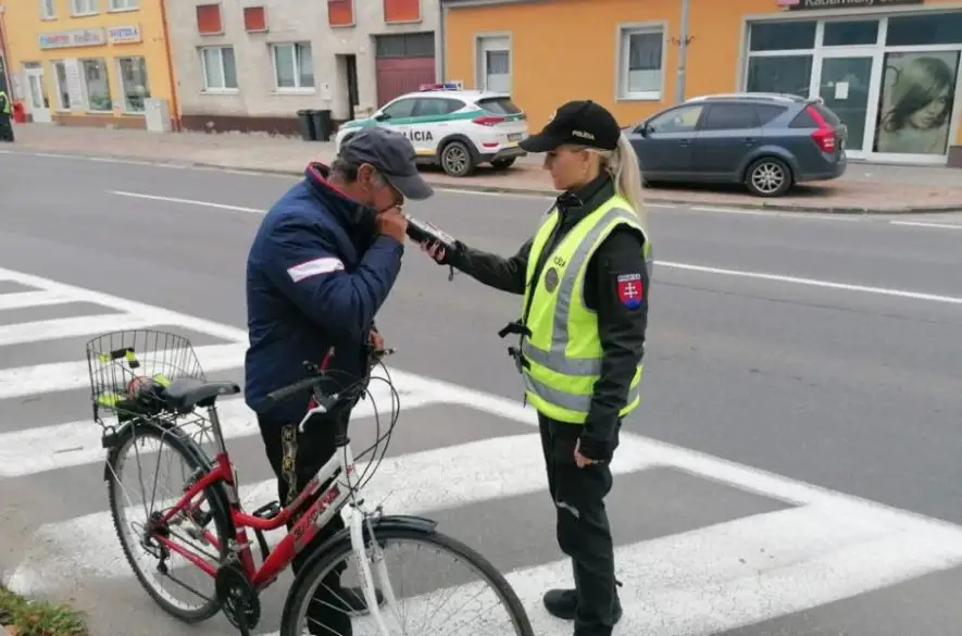 Polícia prichytila tento rok tisícky opitých cyklistov a kolobežkárov