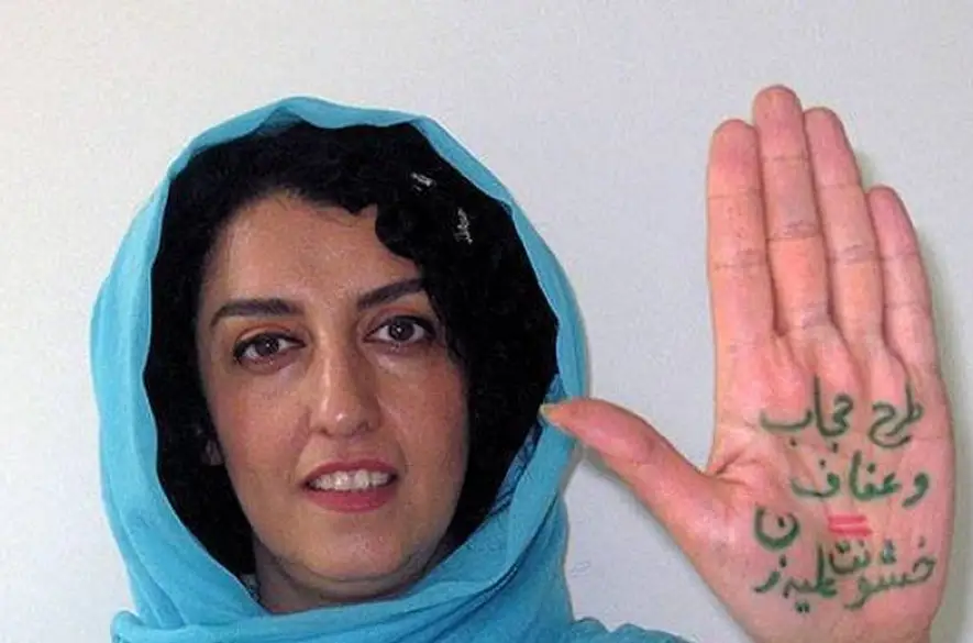 Od výhry ju neodlúčili ani mreže: Iránska aktivistka Narges Mohammadi získala Nobelovu cenu za mier. Deti nevidela vyše osem rokov
