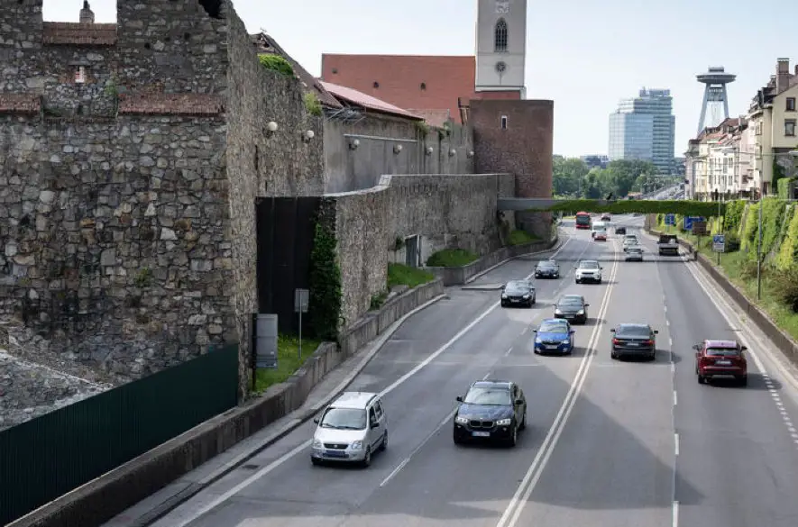 Bratislava pripravuje projekt zúženia jazdných pruhov na Staromestskej ulici, dôvodom má byť aj dopravná tragédia na Zochovej
